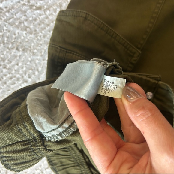 Old Navy Cargo Pants Size XL Stretchy Green Crop Capris Tapered Leg - Picture 7 of 10